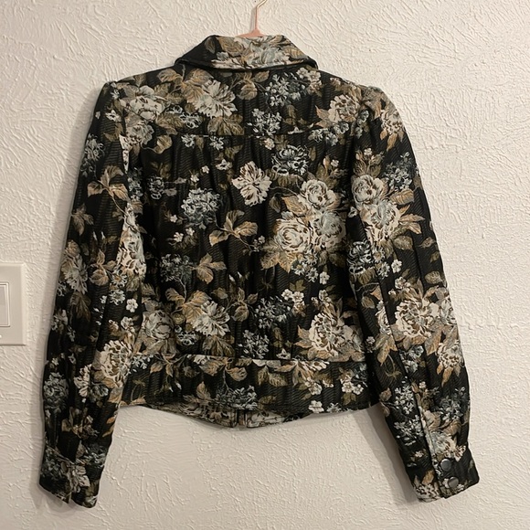 PAIGE - Cropped Floral Jacket - Picture 4 of 5